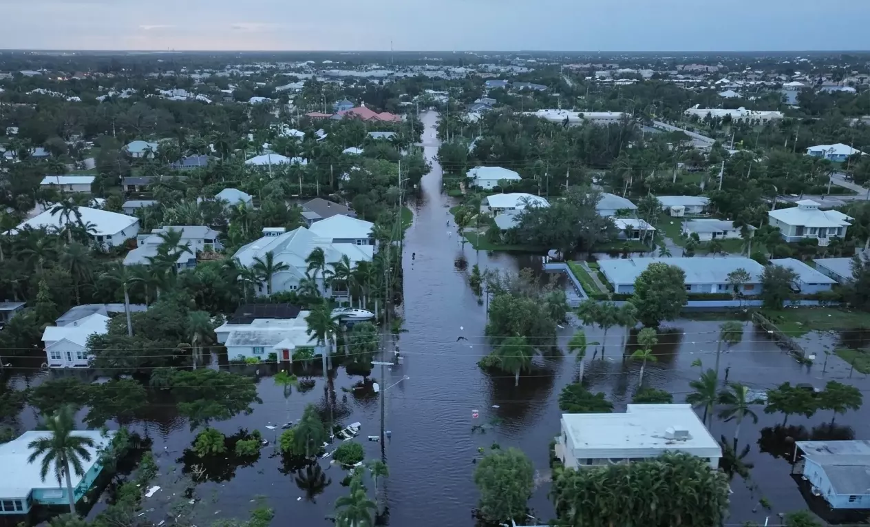 Hurricane season in Florida 2025: what homeowners need to know about screen enclosures