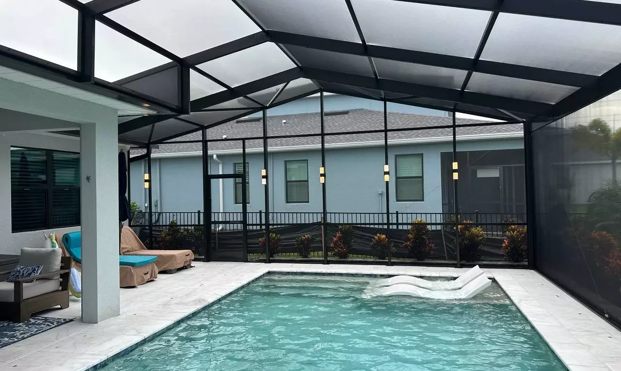 What Homeowners Want Now: The Latest Design Choices in Screen Enclosures
