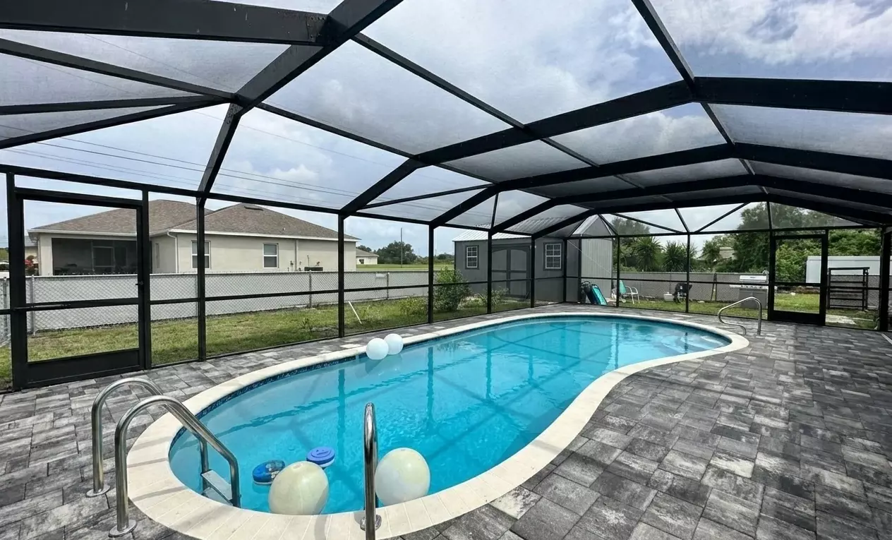 Before and after: durable pool cage in Cape Coral