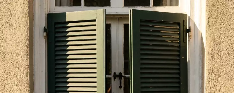 Center-Closing Protection