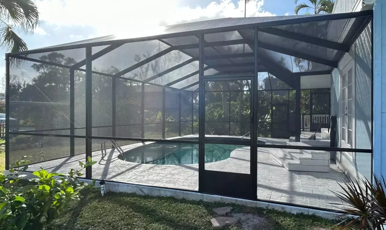 7 key criteria for choosing the right screen enclosure company