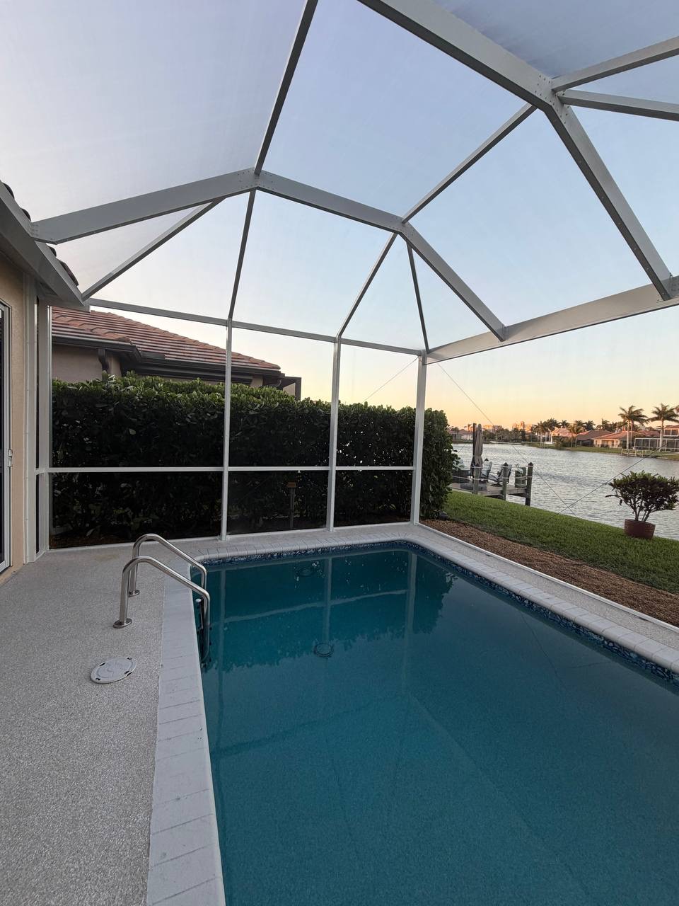 Screened pool enclosure with picture view Fort-myers Florida