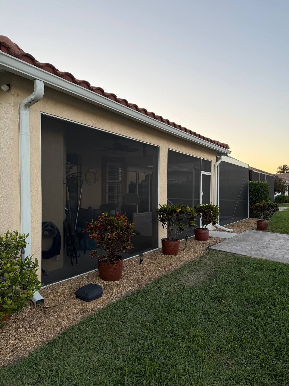 Exterior view of screened pool lanai Fort-myers Florida