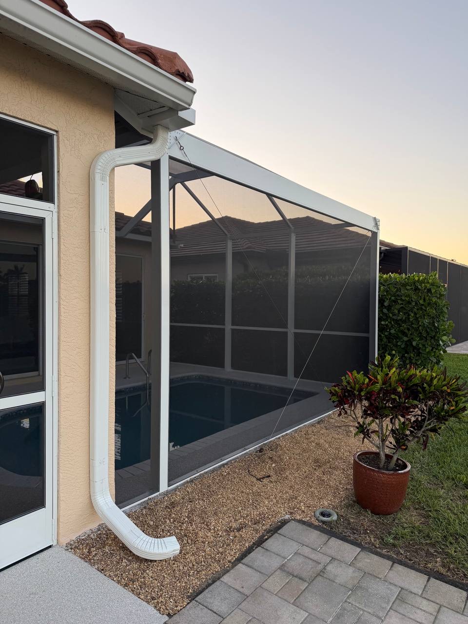 Super screen pool enclosure side wall Fort-myers Florida