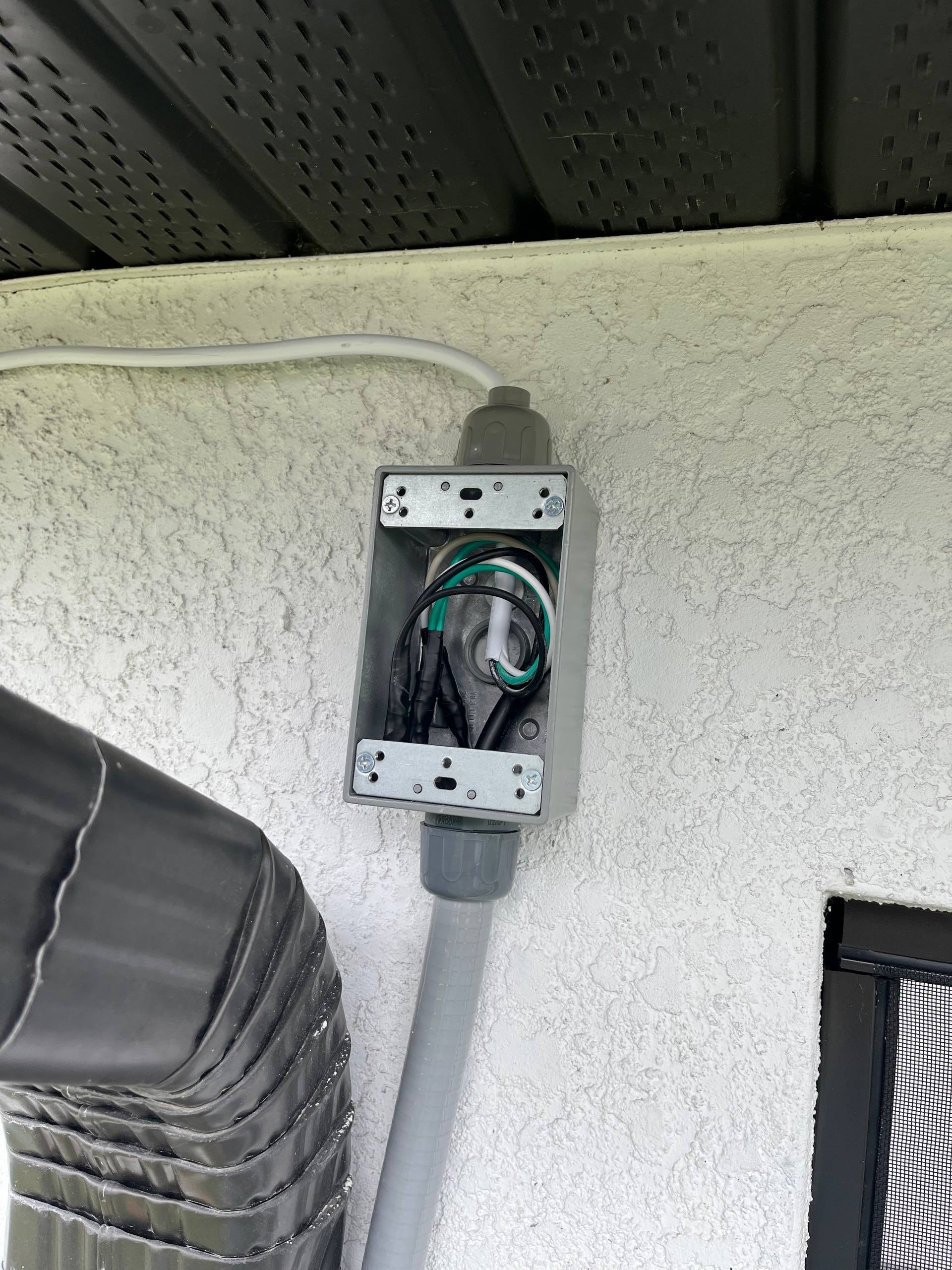 Motorized screen electrical wiring installation