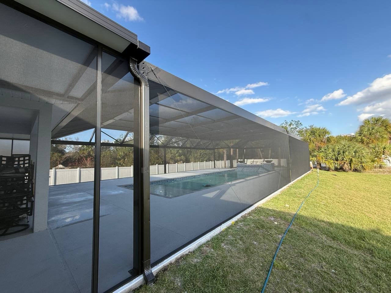 Long picture view screen wall exterior